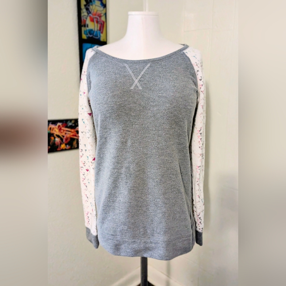 Maurices gray & white raglan sweatshirt med.